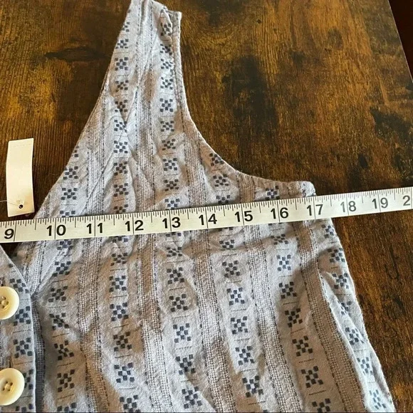 Jacquard Stripe V-Neck Button Back Sleeveless Top - Picture 4 of 10